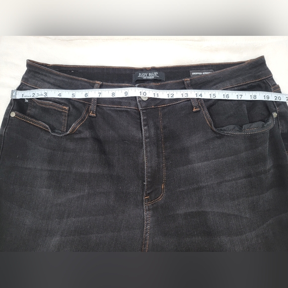 Judy Blue Black Ankle Cropped Jeans - Picture 5 of 11
